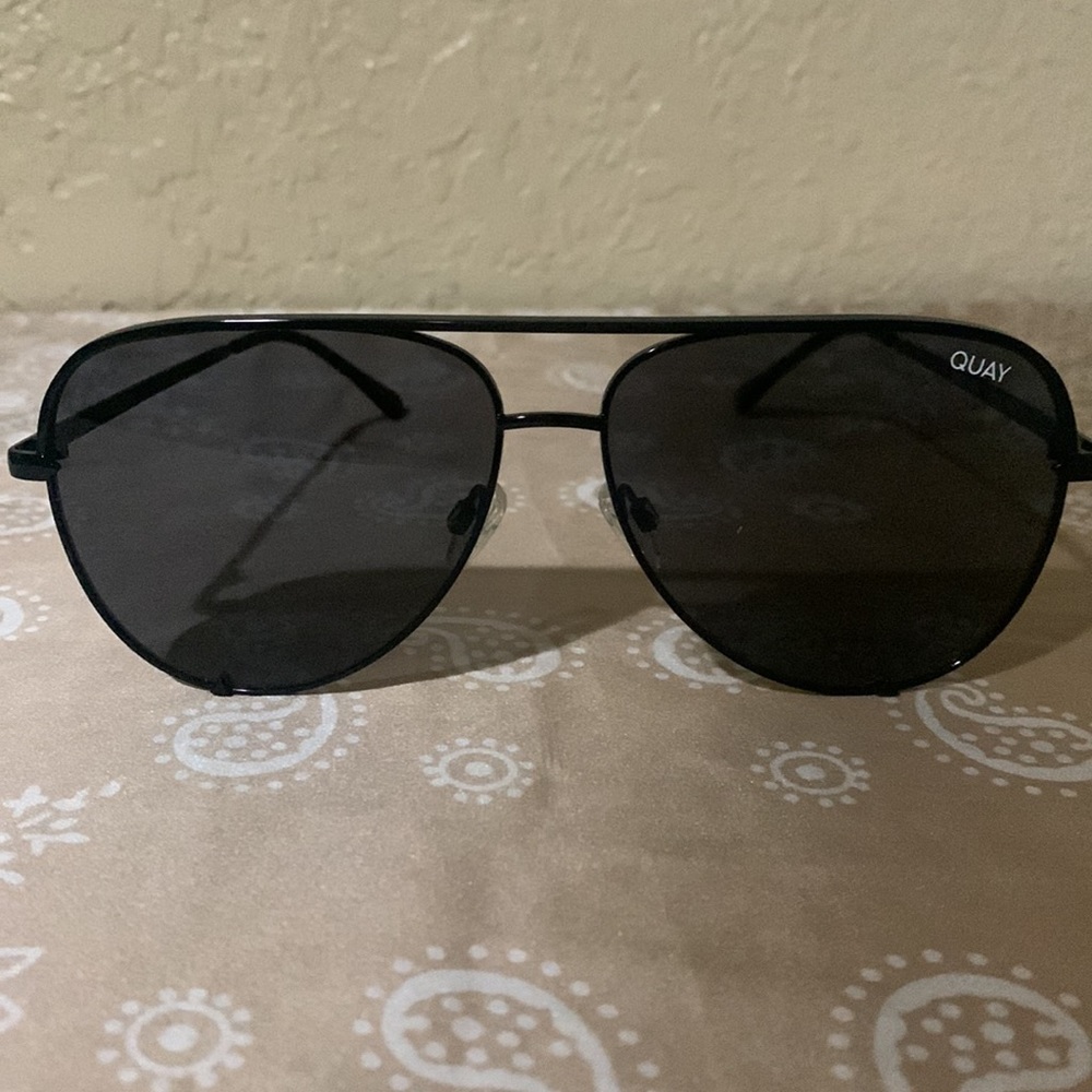 QUAY SUNGLASSES. HIGH KEY.